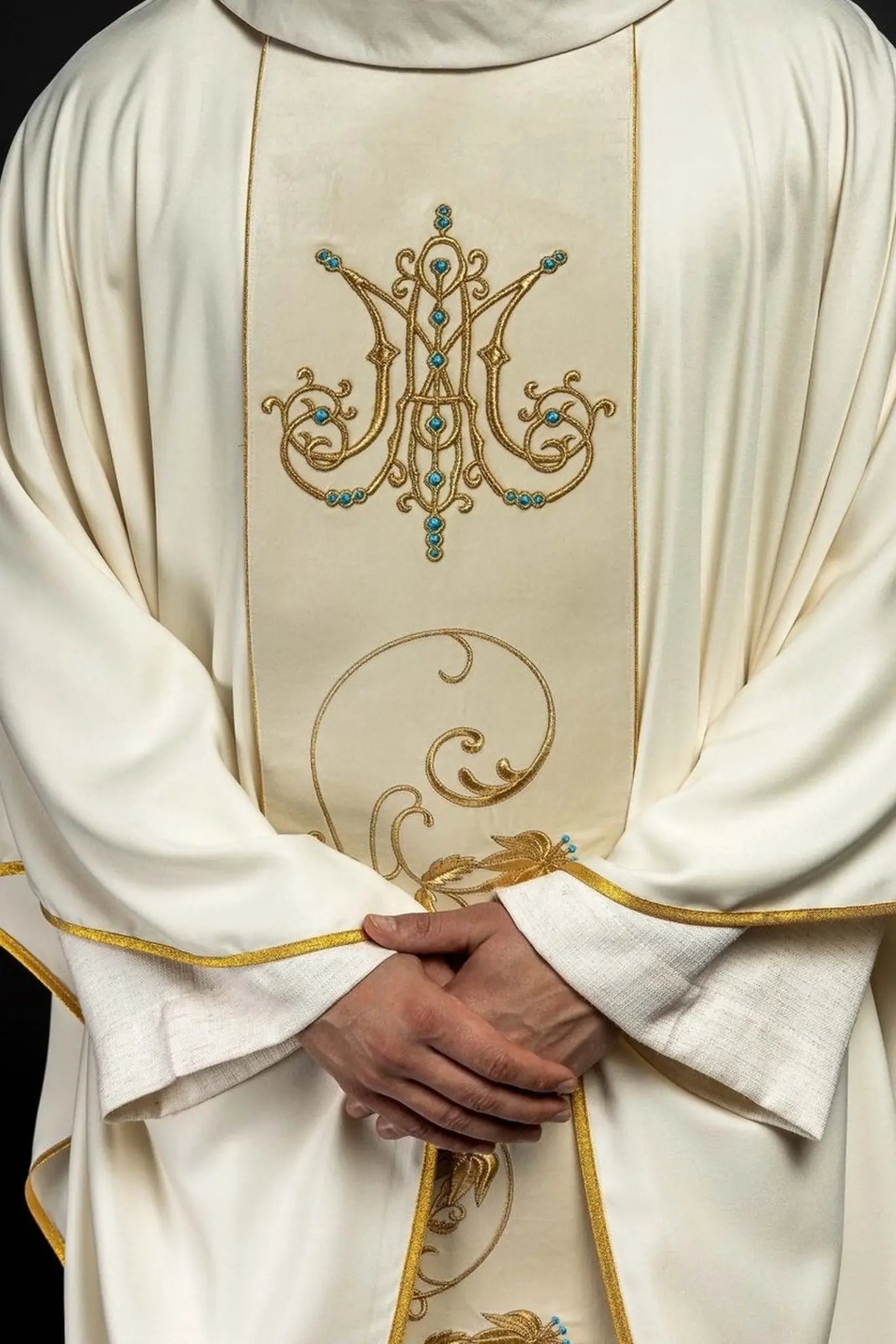 Marian liturgical chasuble with ecru velvet belt