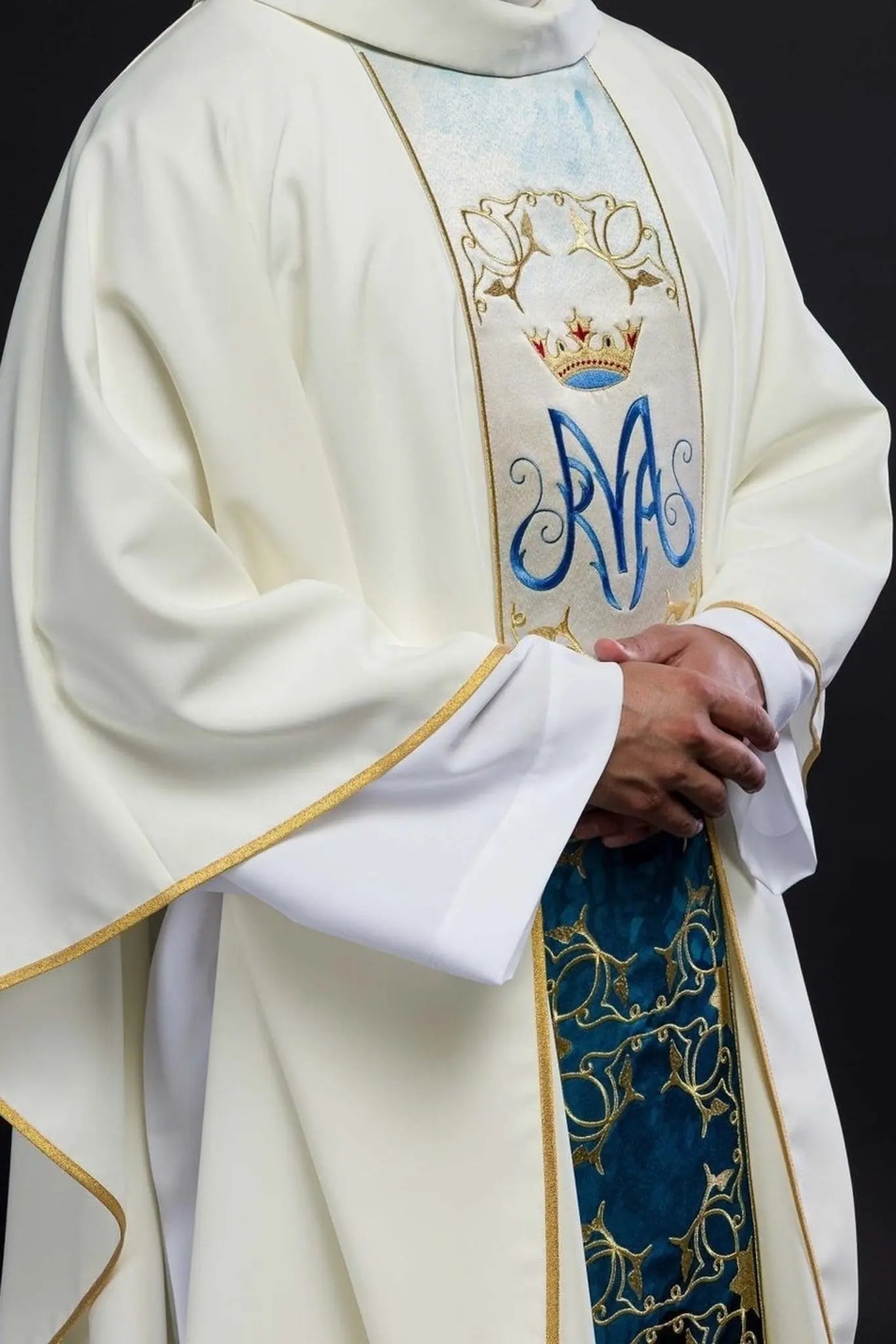 Marian liturgical chasuble with embroidered and sublimated belt in ecru