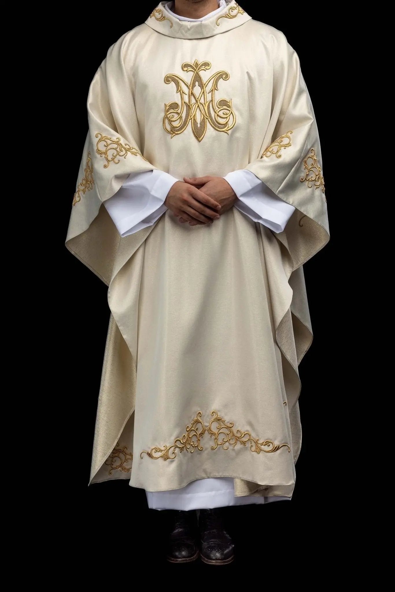 Ecru Marian chasuble with embroidered Marian symbol