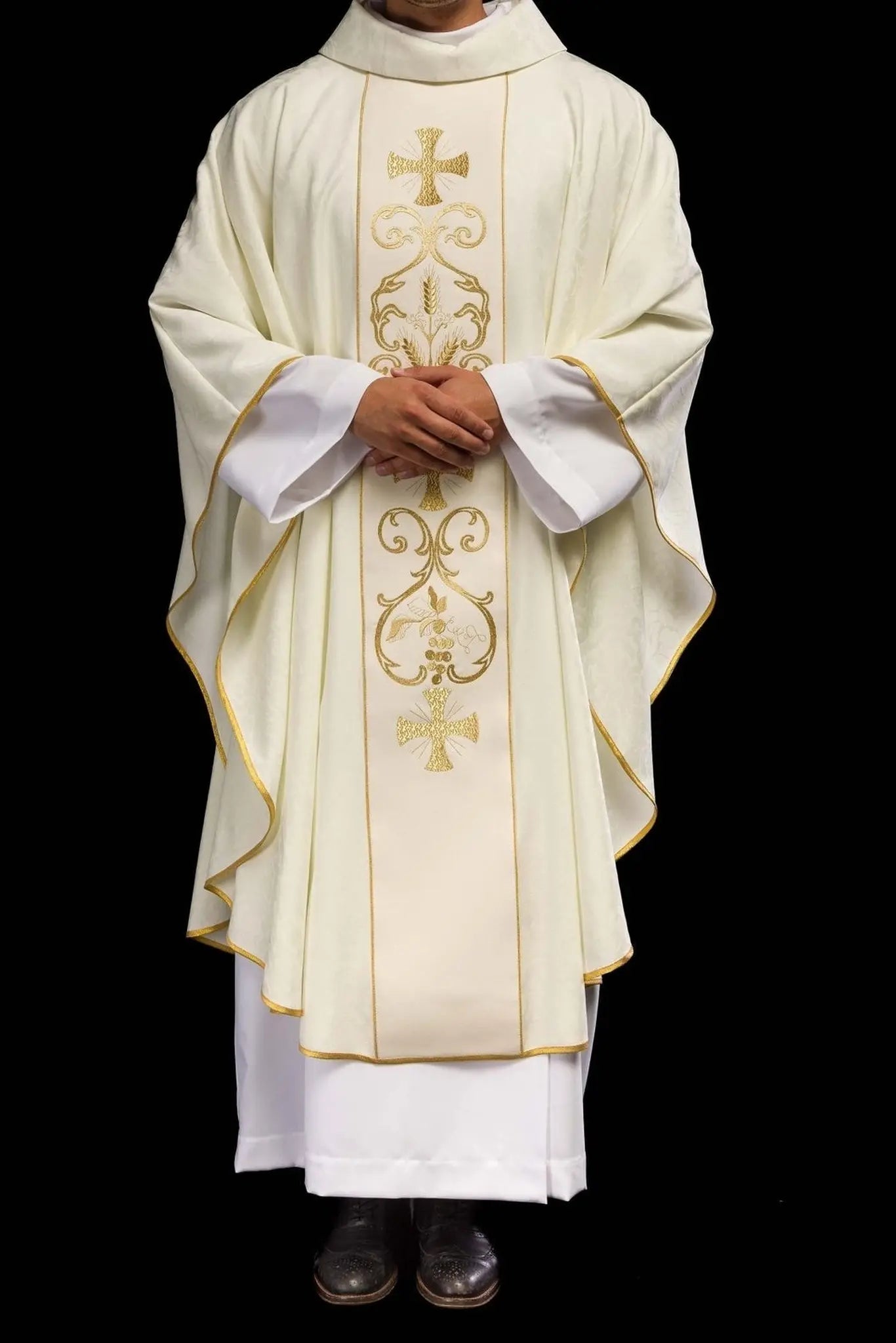 Liturgical chasuble with decorated belt