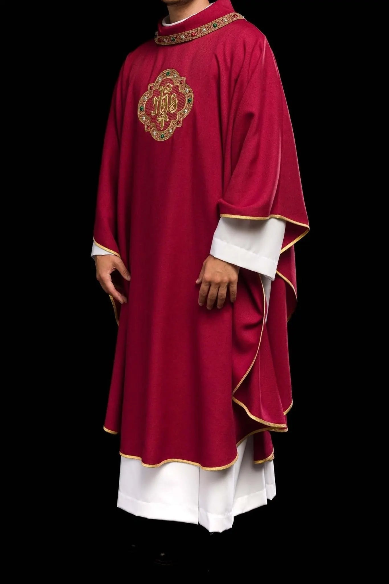 Chasuble with richly embroidered belt and piping around the IHS I collar embroidery in red