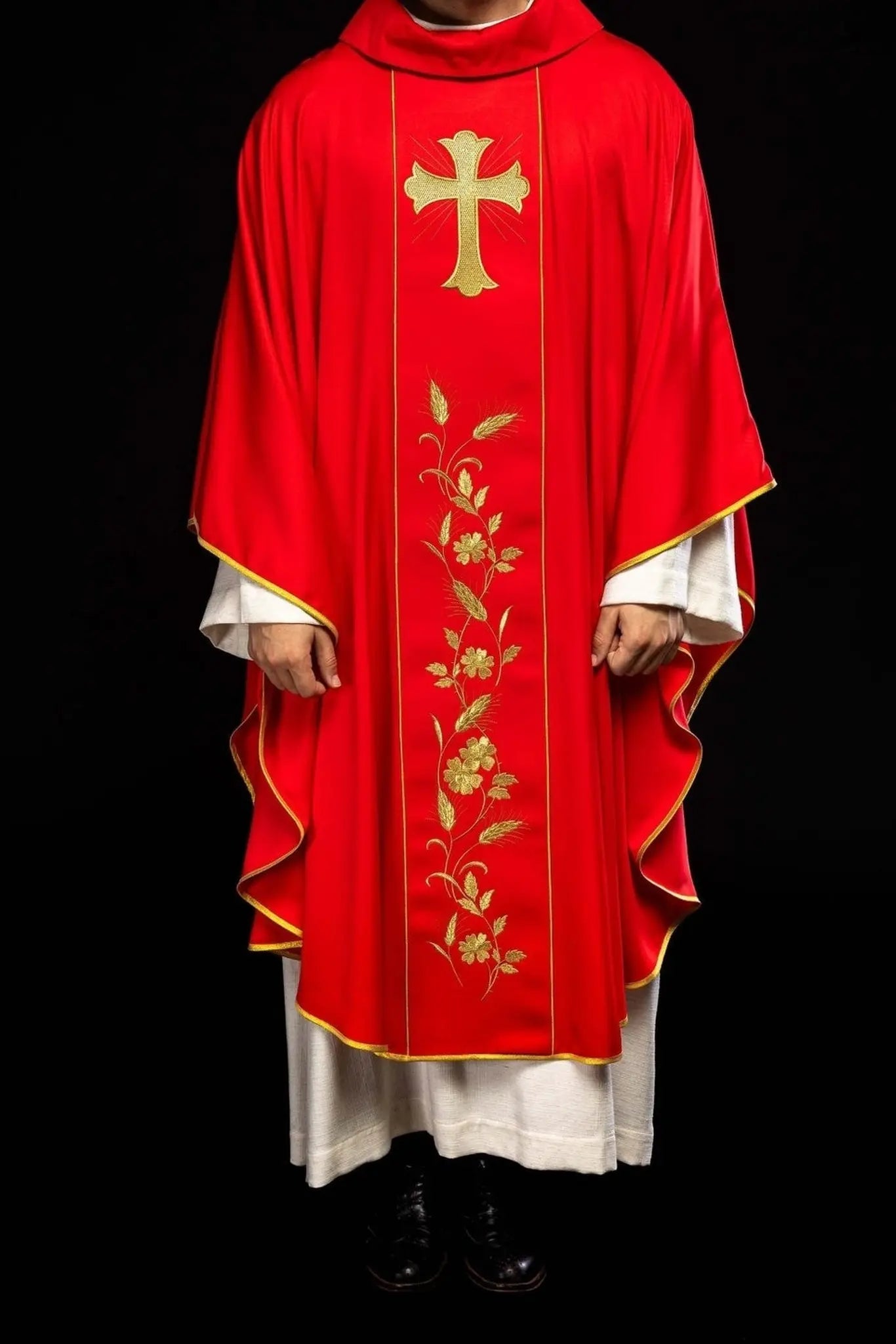 Chasuble with embroidered cross and ears in red