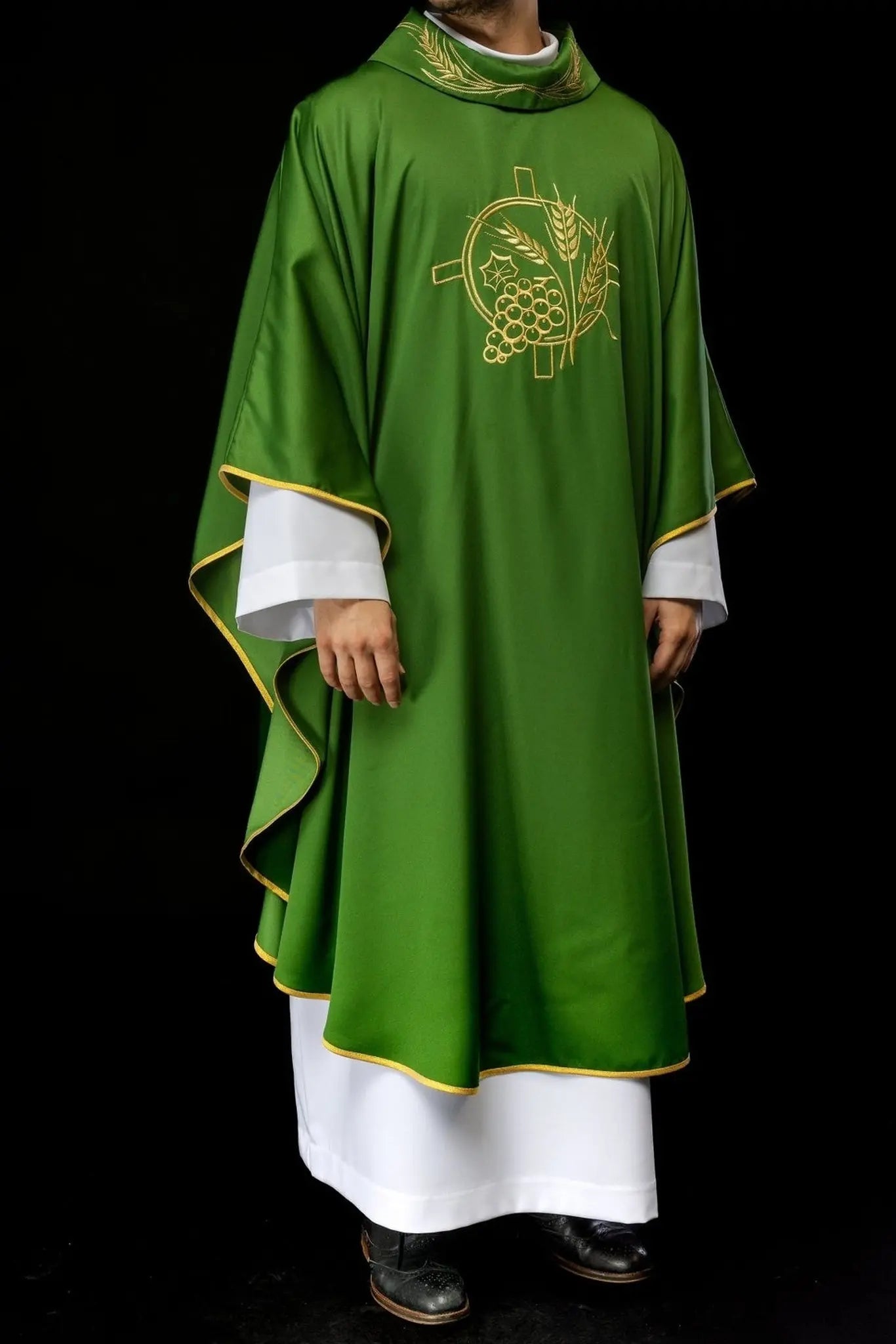 Chasuble with embroidered cross and ear motifs in green