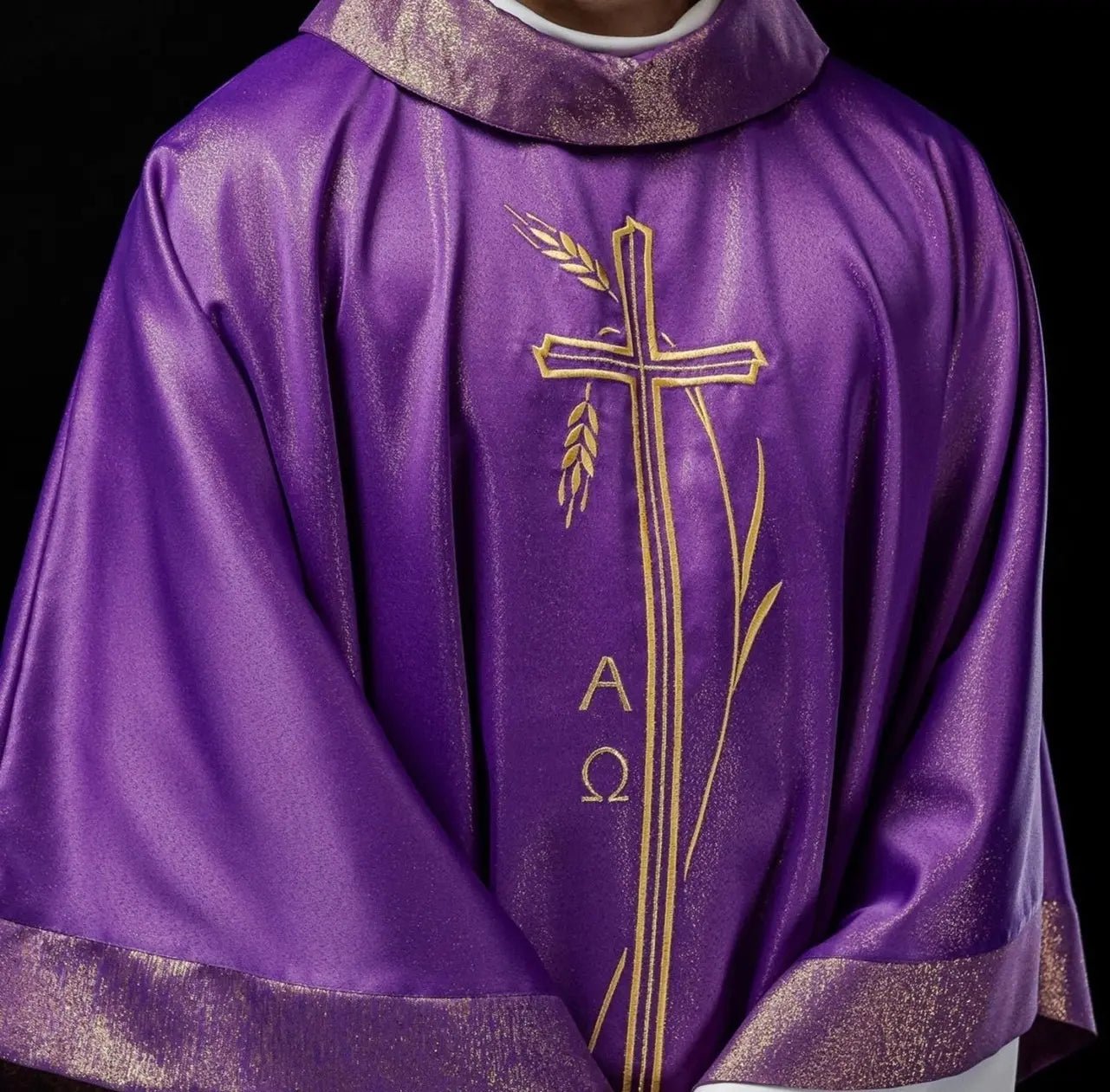 Chasuble with cross and ear motif in purple color
