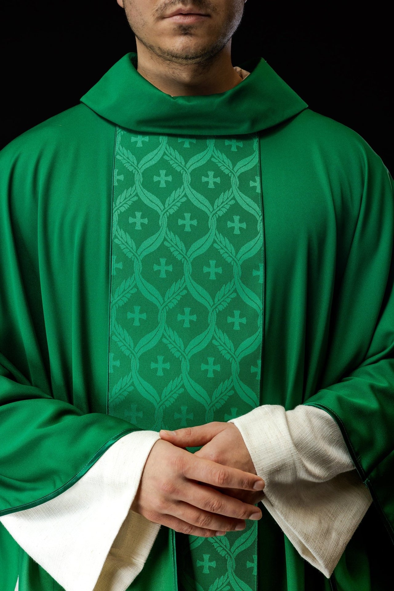 Ornat zielony z żakardowym pasem w krzyże