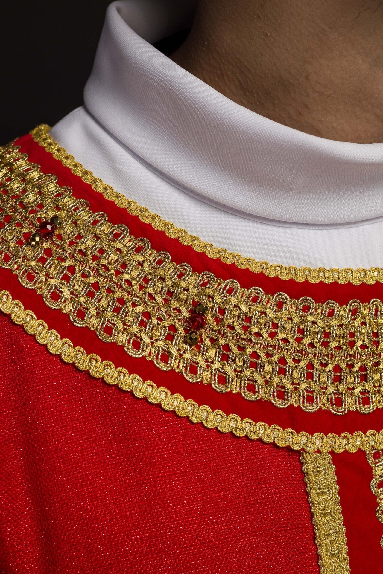 Ręcznie wykonany ornat z naturalnymi kamieniami Handmade 7001