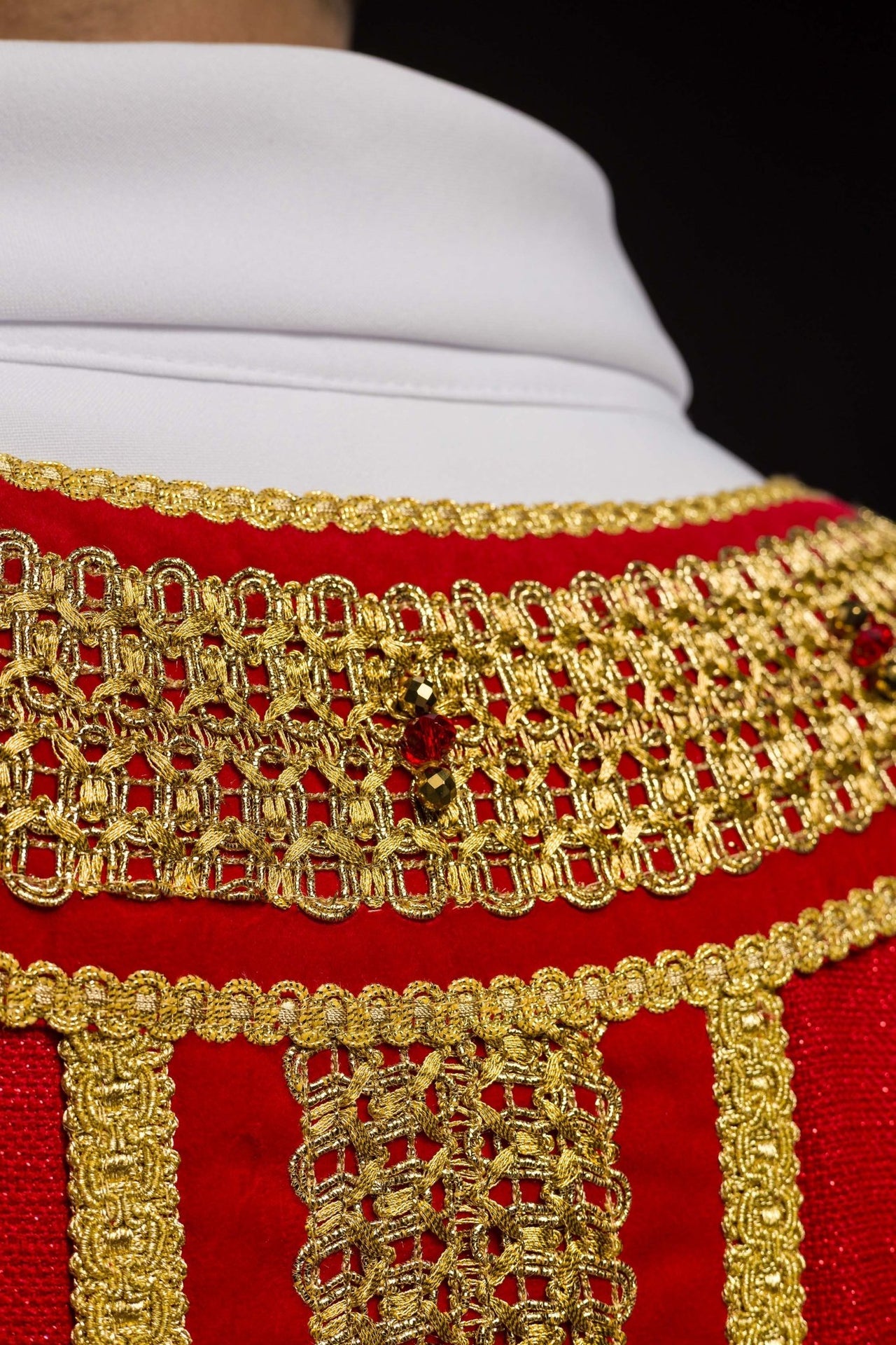 Ręcznie wykonany ornat z naturalnymi kamieniami Handmade 7001