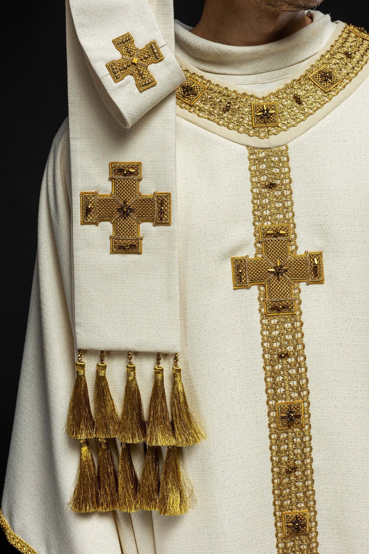 Ręcznie wykonany ornat z naturalnymi kamieniami Handmade 7002