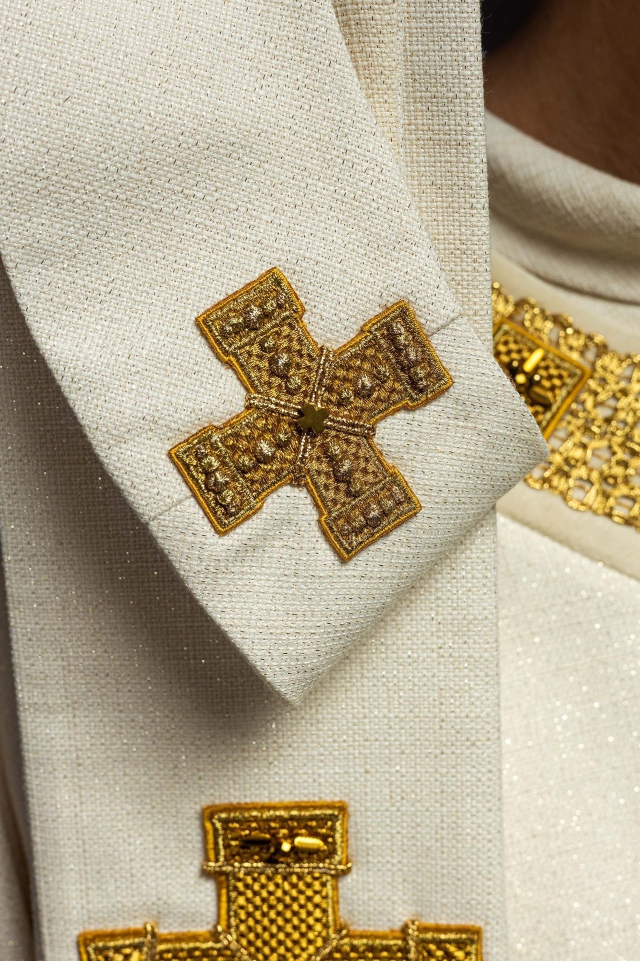 Ręcznie wykonany ornat z naturalnymi kamieniami Handmade 7002