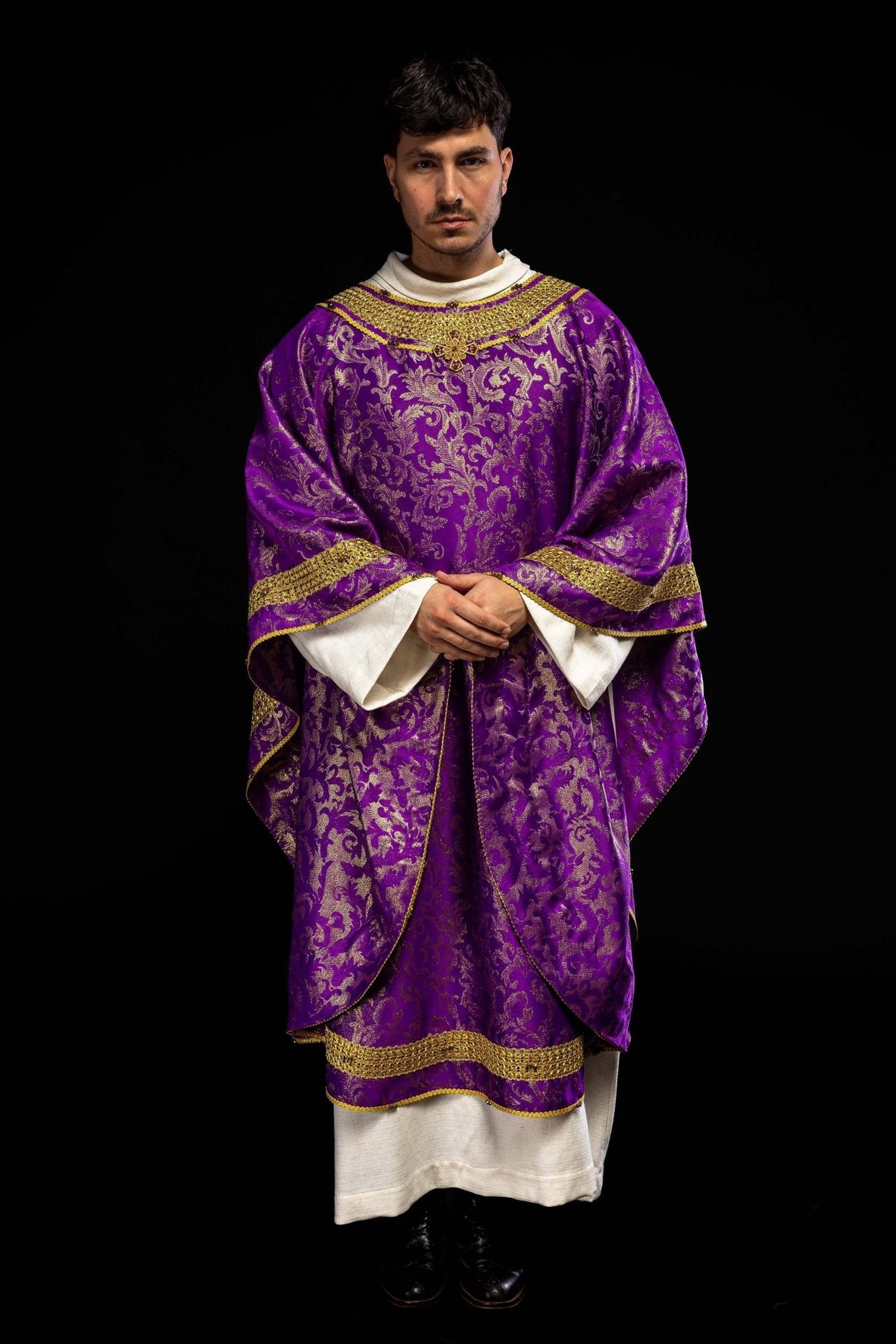 Ręcznie wykonany ornat z naturalnymi kamieniami Handmade 7010 Fioletowy