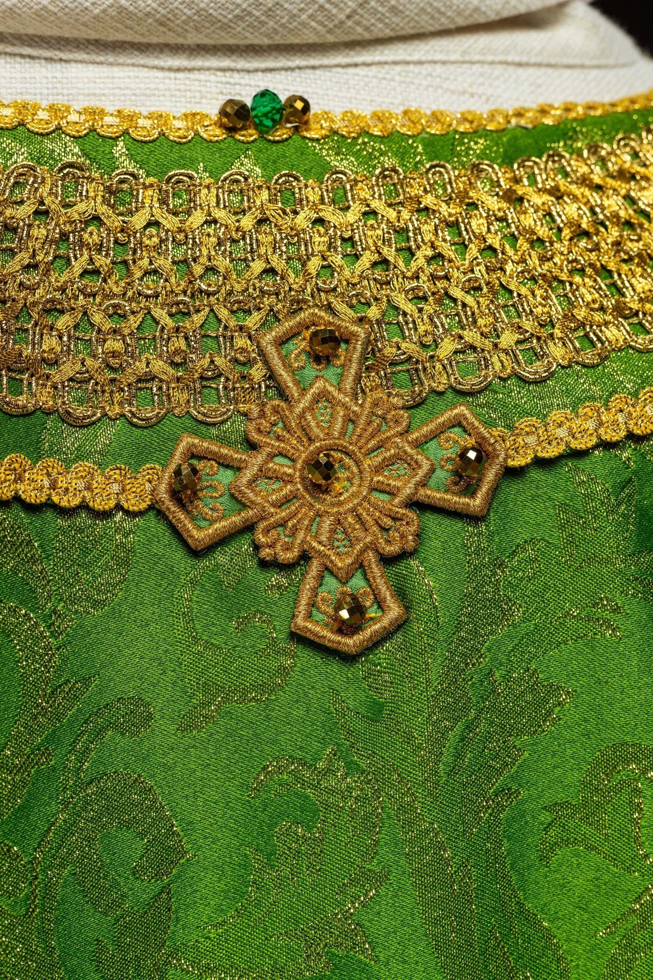 Ręcznie wykonany ornat z naturalnymi kamieniami Handmade 7010 Zielony