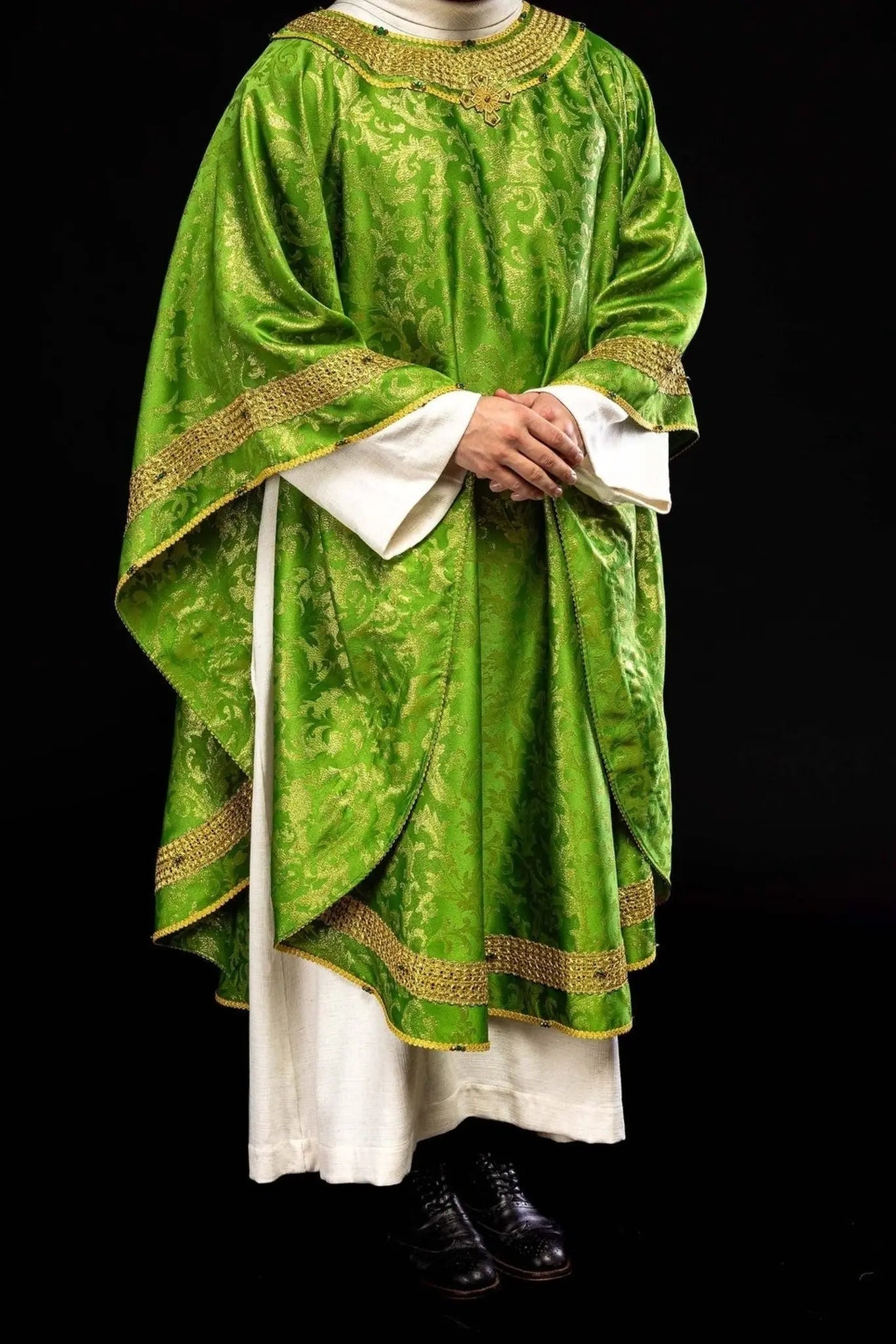 Handmade Green Chasuble with Natural Stones – Collection Handmade 7010