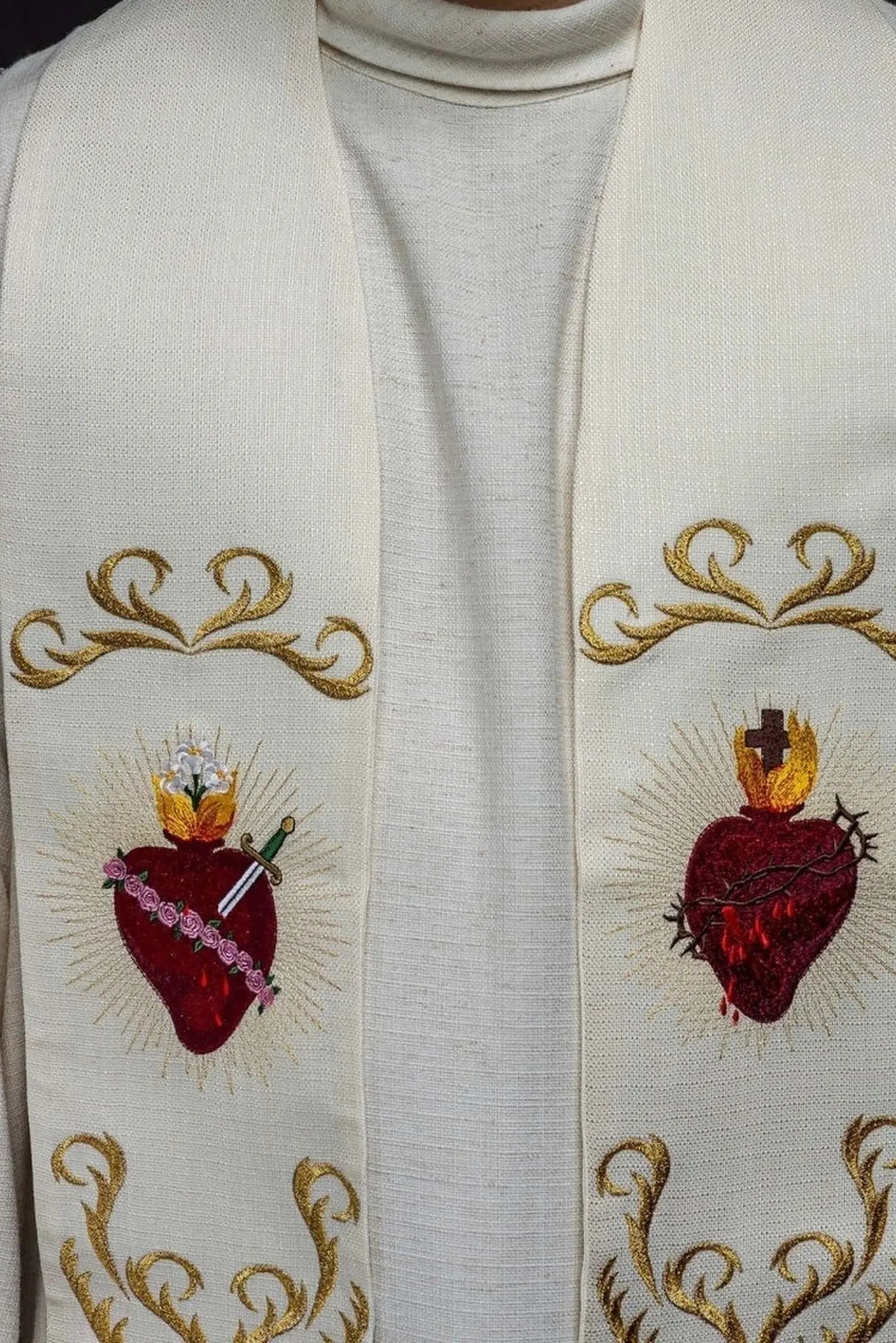 Embroidered Stole with the Hearts of Jesus and Mary – Ecru