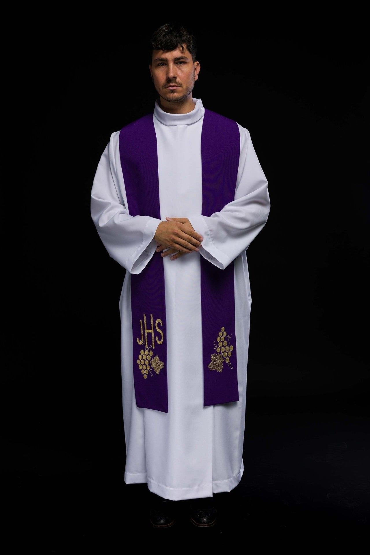 Stuła kapłańska fioletowa haftowana IHS z winogronami