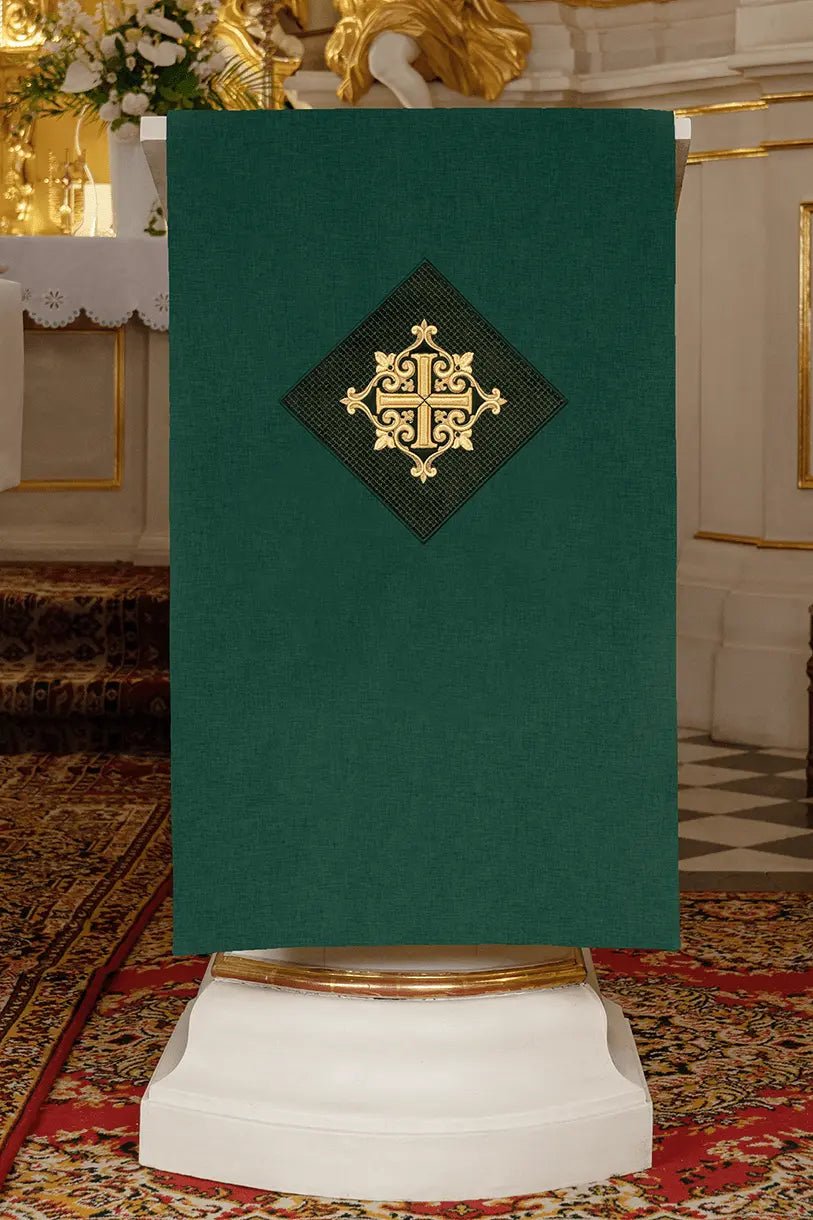 Napkin with embroidered cross for lectionary Green velvet